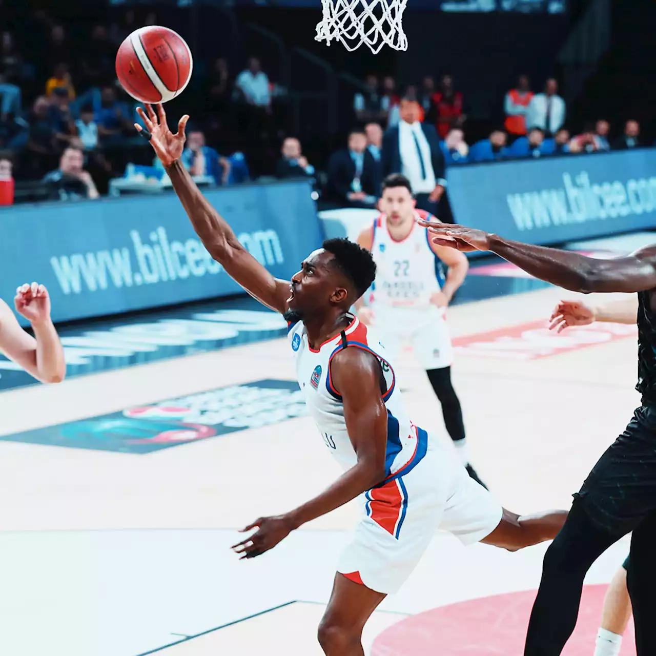 Rodrigue Beaubois fait parler la poudre pour lancer les playoffs avec l'Anadolu Efes - BeBasket