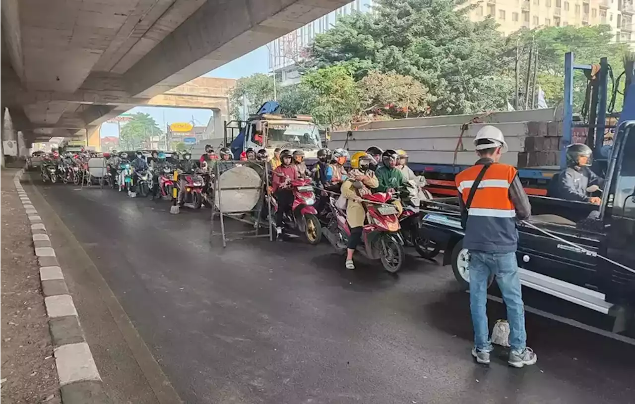 1 Lajur Underpass Ditutup, Jalan Sholeh Iskandar Bogor Macet Parah