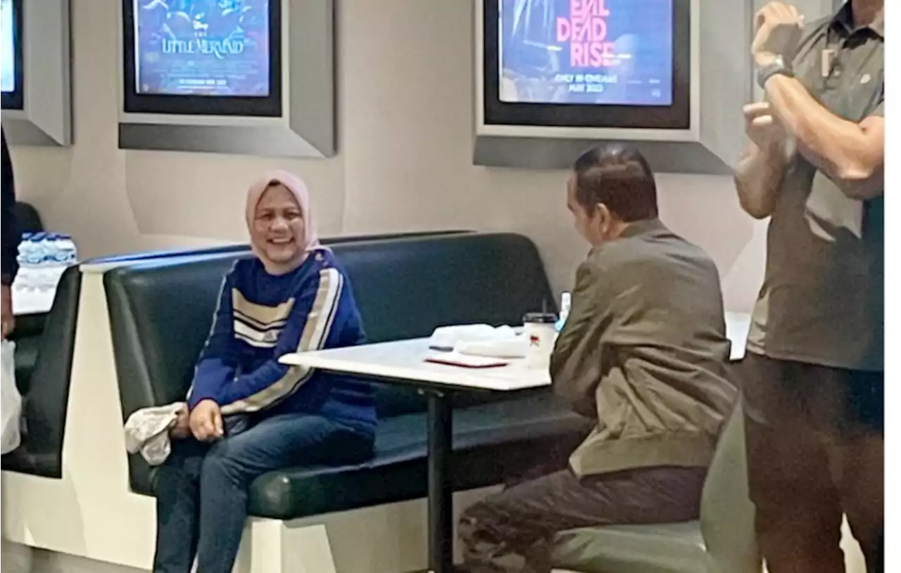 Gandeng Iriana, Jokowi Terciduk Nonton Fast X di Bioskop