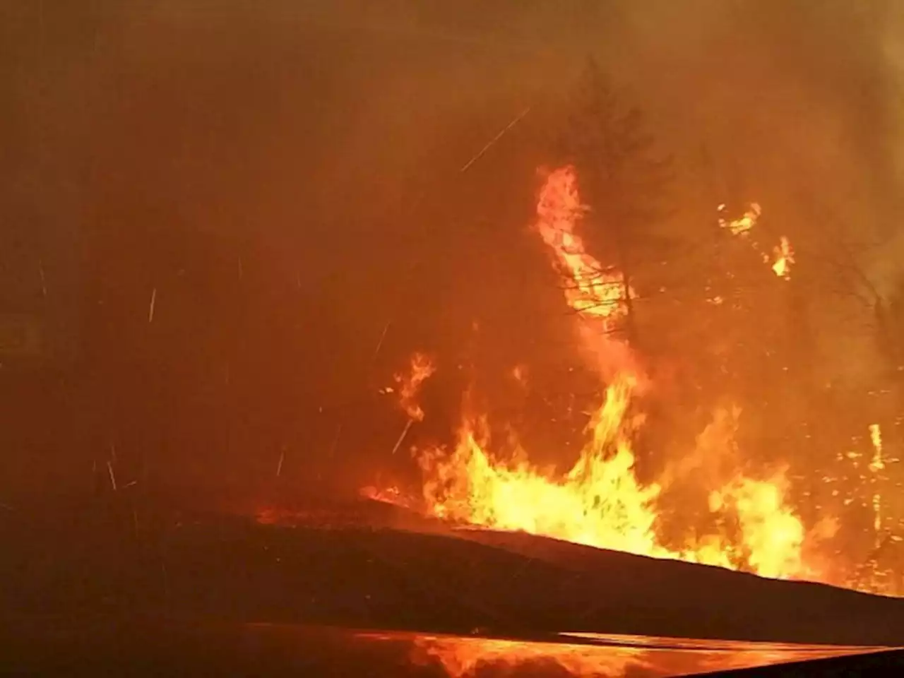 Videos show terrifying escape from 'apocalyptic' Nova Scotia wildfires