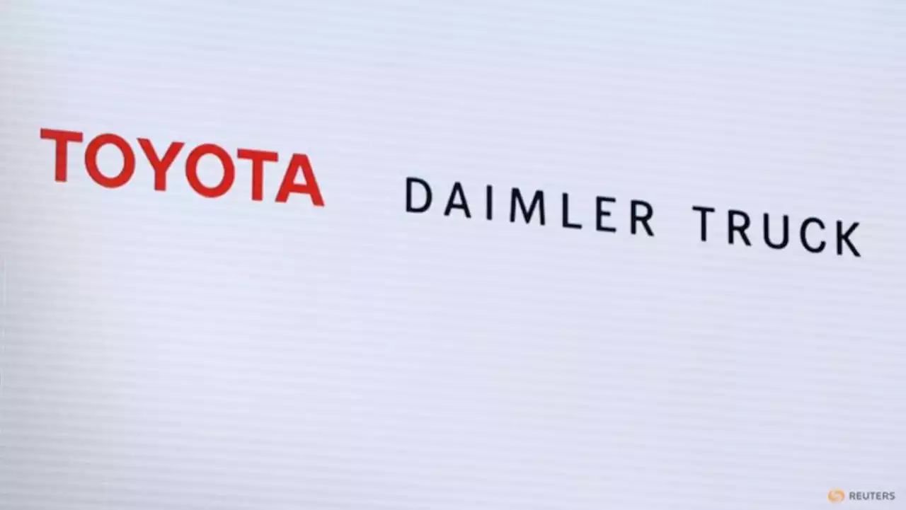 Toyota, Daimler in deal to combine Japan truck operations