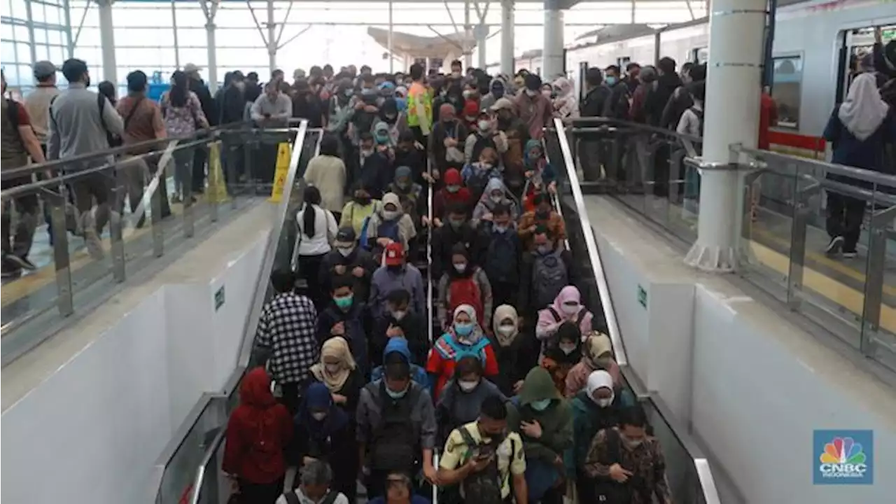 Numpuk, Penampakan Perubahan Jadwal KRL Jabodetabek - Foto 1