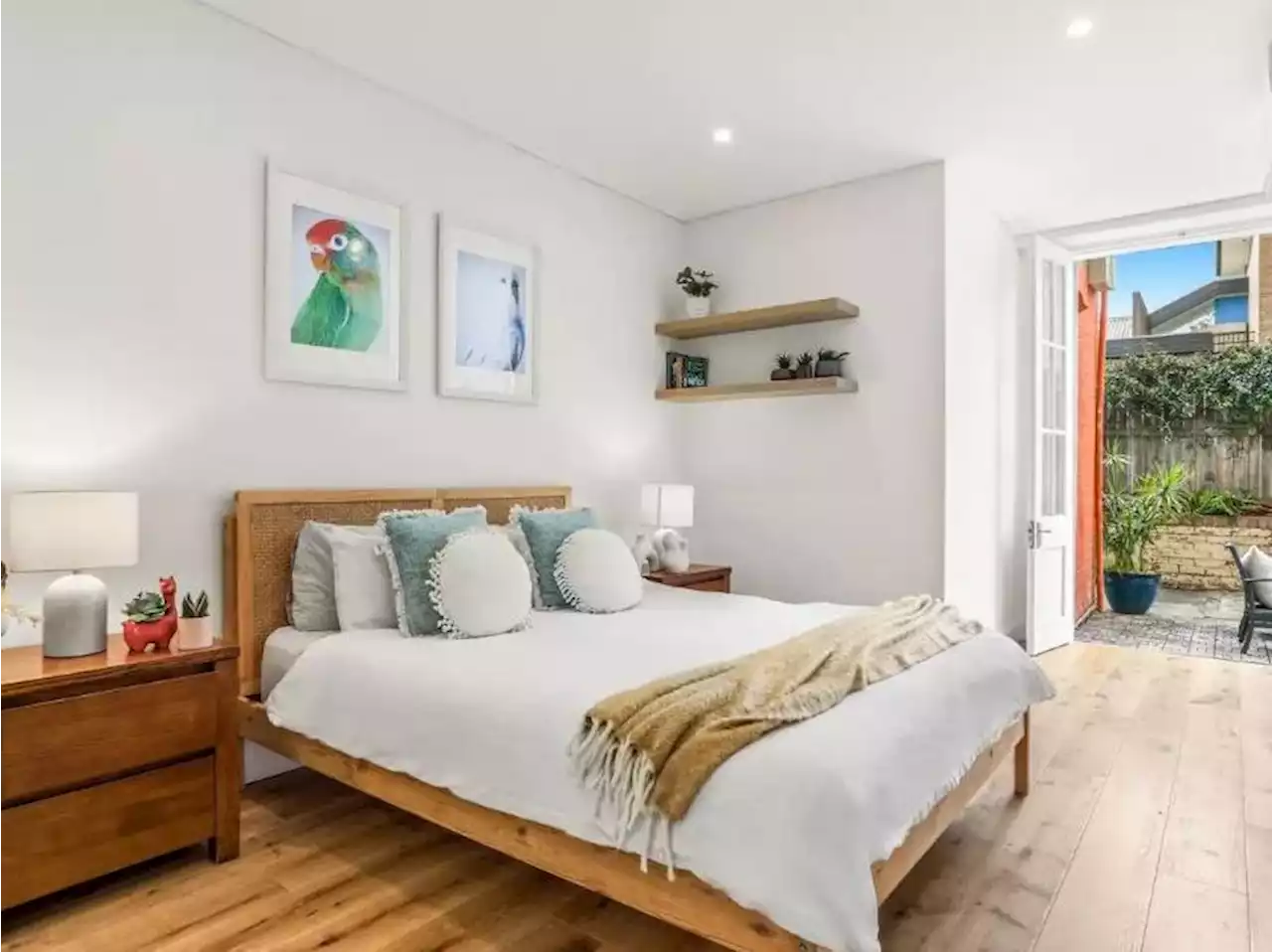 Beloved Bondi Beach Airbnb unit opposite the sands sold for $1.76m - realestate.com.au