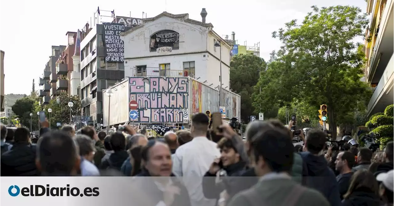 La jueza insta a los okupas a irse de una de las fincas de la Bonanova de Barcelona o ejecutará su desalojo