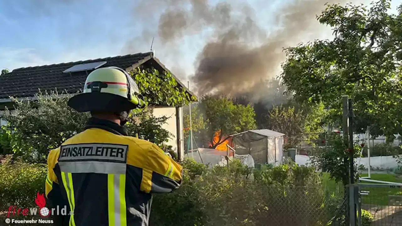 D: Brennende Gartenlauben mit explodierenden Gasflaschen in Neuss