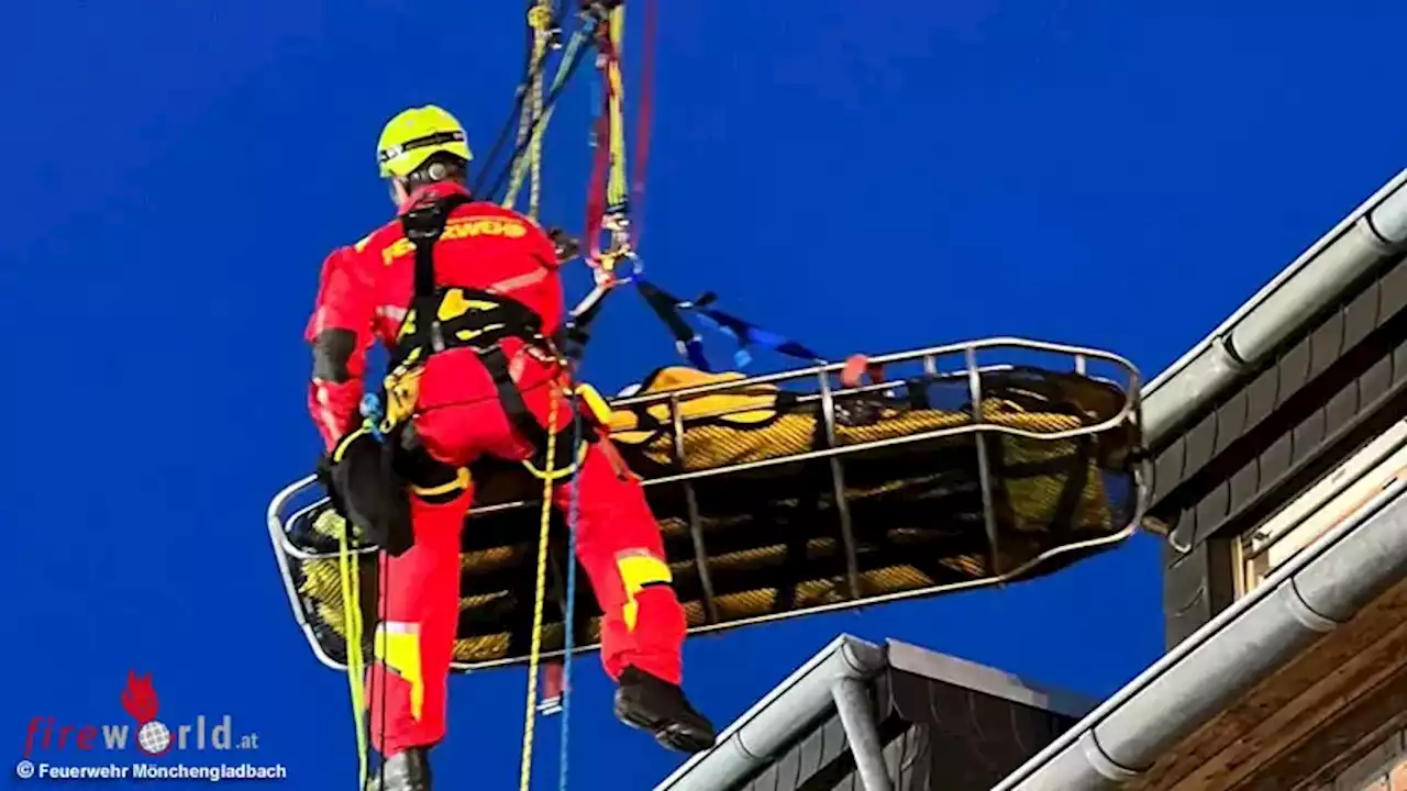 D: Feuerwehrkran und Höhenretter in Kempen bei Transport einer adipösen Person im Einsatz