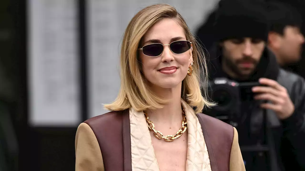 Chiara Ferragni en caleçon d'homme dans les rues de Milan, elle ose la tendance short la plus déshabillée du moment !