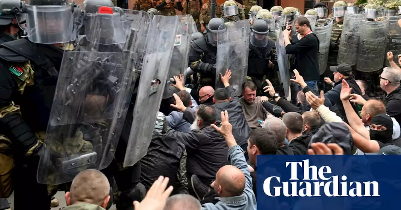 Nato troops injured in clashes with Serb protesters in Kosovo