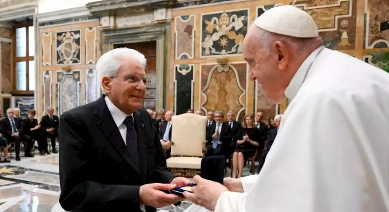 Pope awards Paul VI International Prize to Italian President