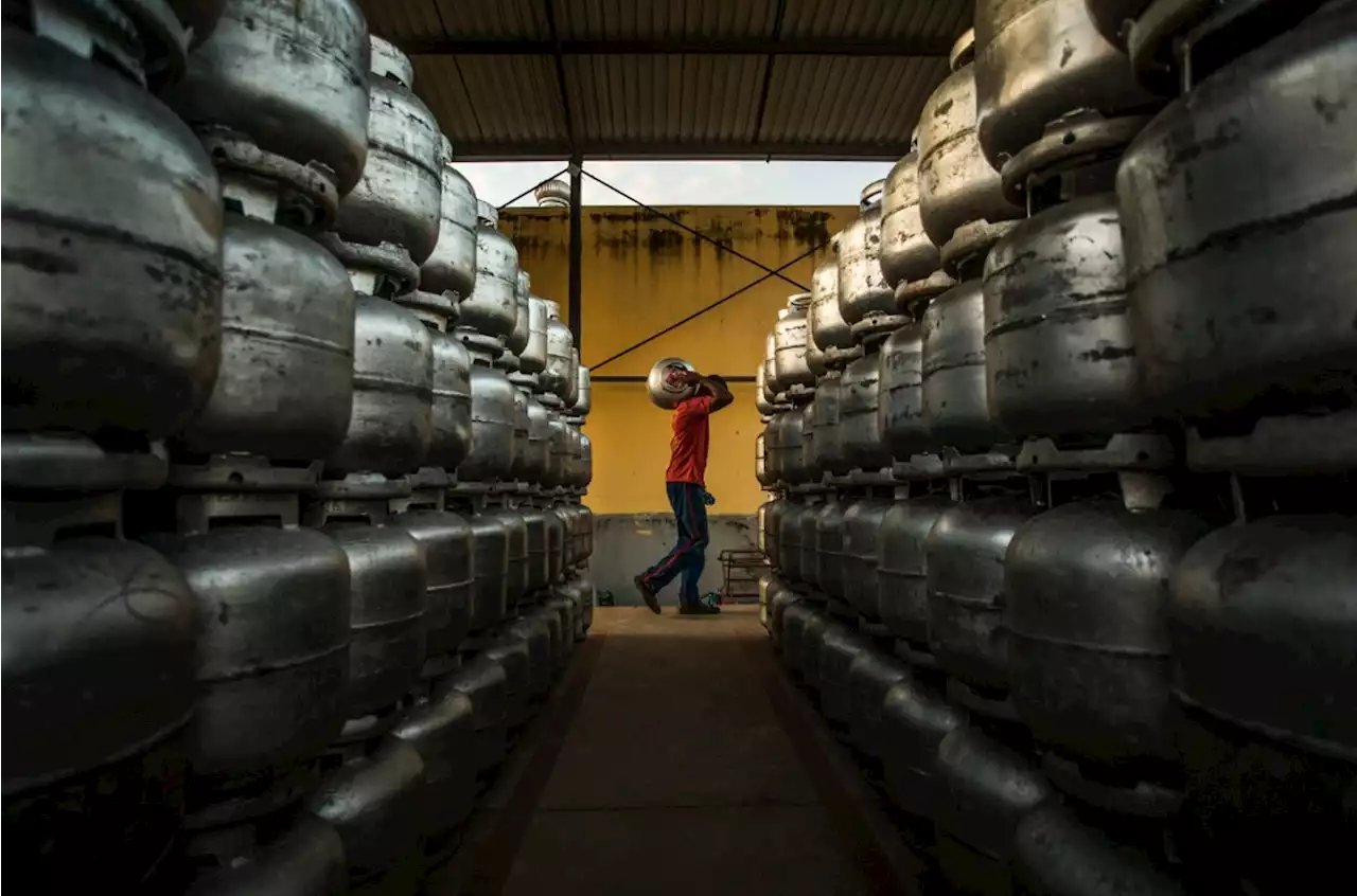 Gás de cozinha já caiu até R$ 22 no Rio após redução da Petrobras. Veja os lugares com as maiores quedas