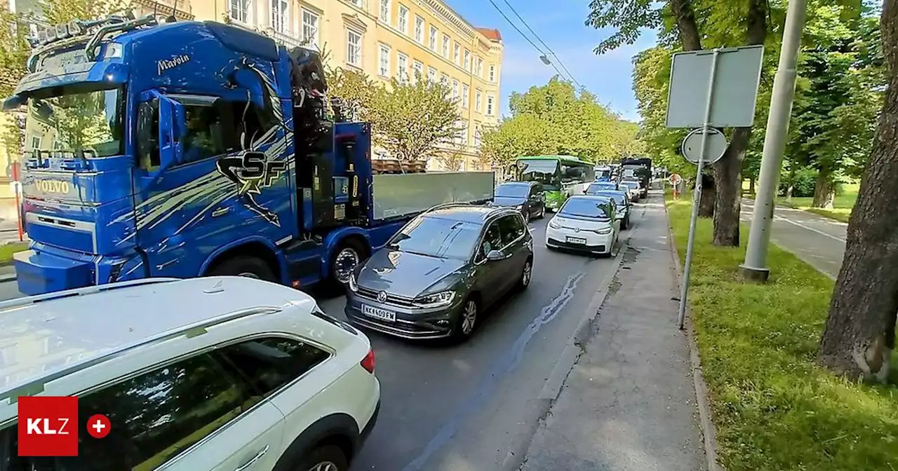 Grazer Innenstadt - Erster Tag mit Großbaustelle: Autos stauen sich bis zum Glacis zurück