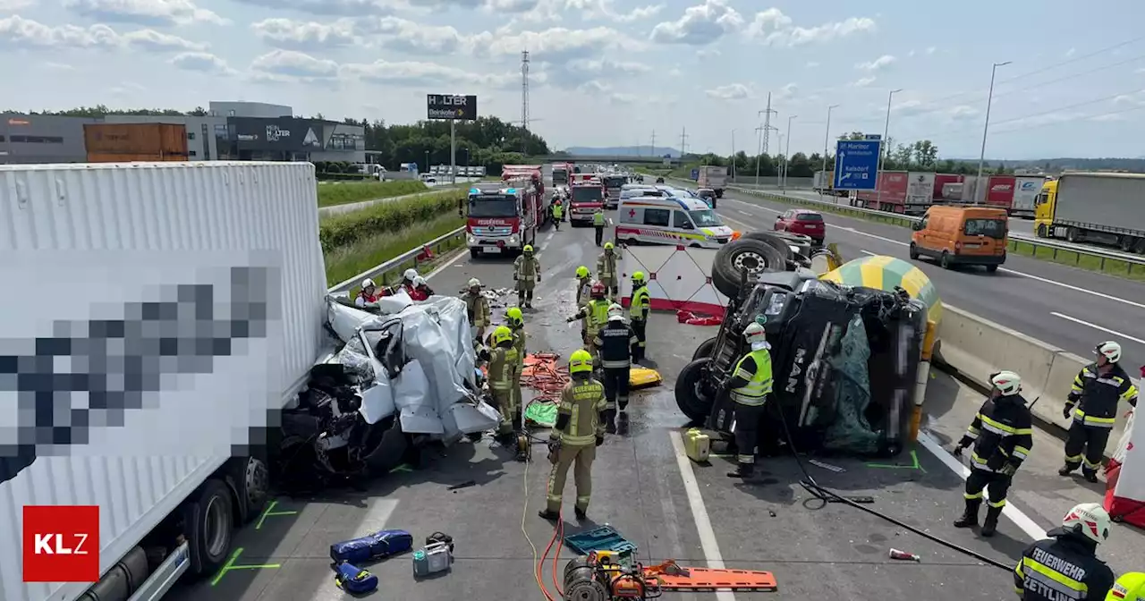 Zwischen Lkw eingeklemmt: Eine Tote bei Unfall auf A 9 südlich von Graz