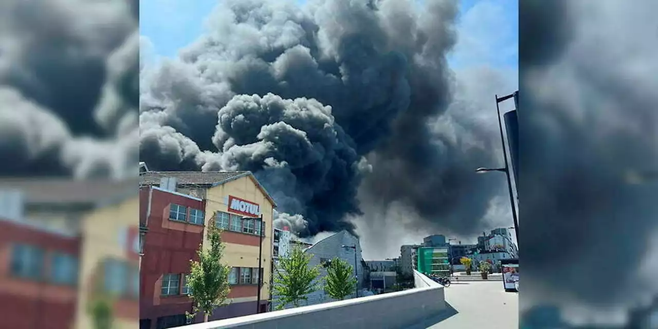 Aubervilliers : un entrepôt prend feu, un important panache de fumée visible