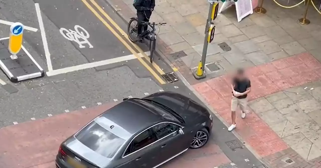 Moment idiotic man parks in the middle of Deansgate to nip to Tesco