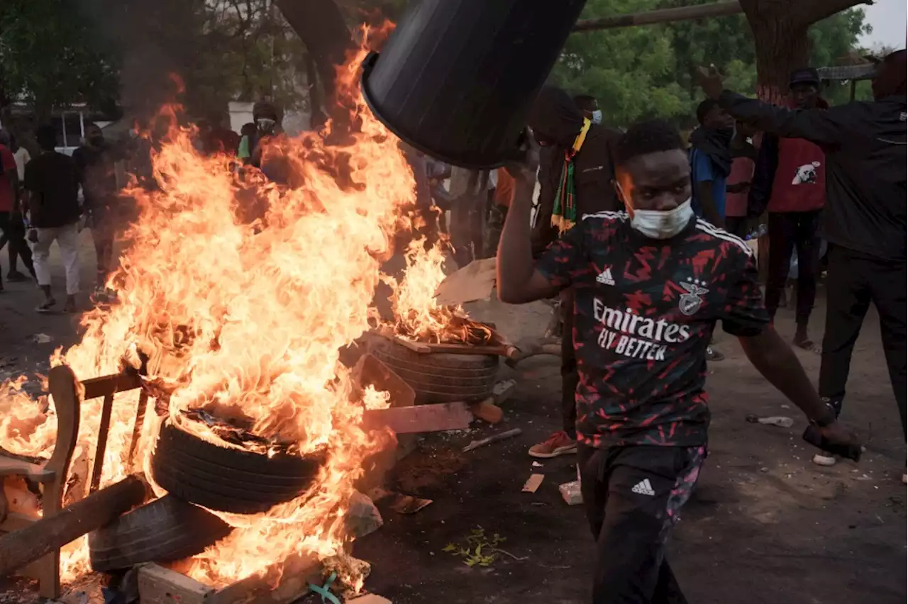 Protesters, police clash near home of Senegal opposition leader