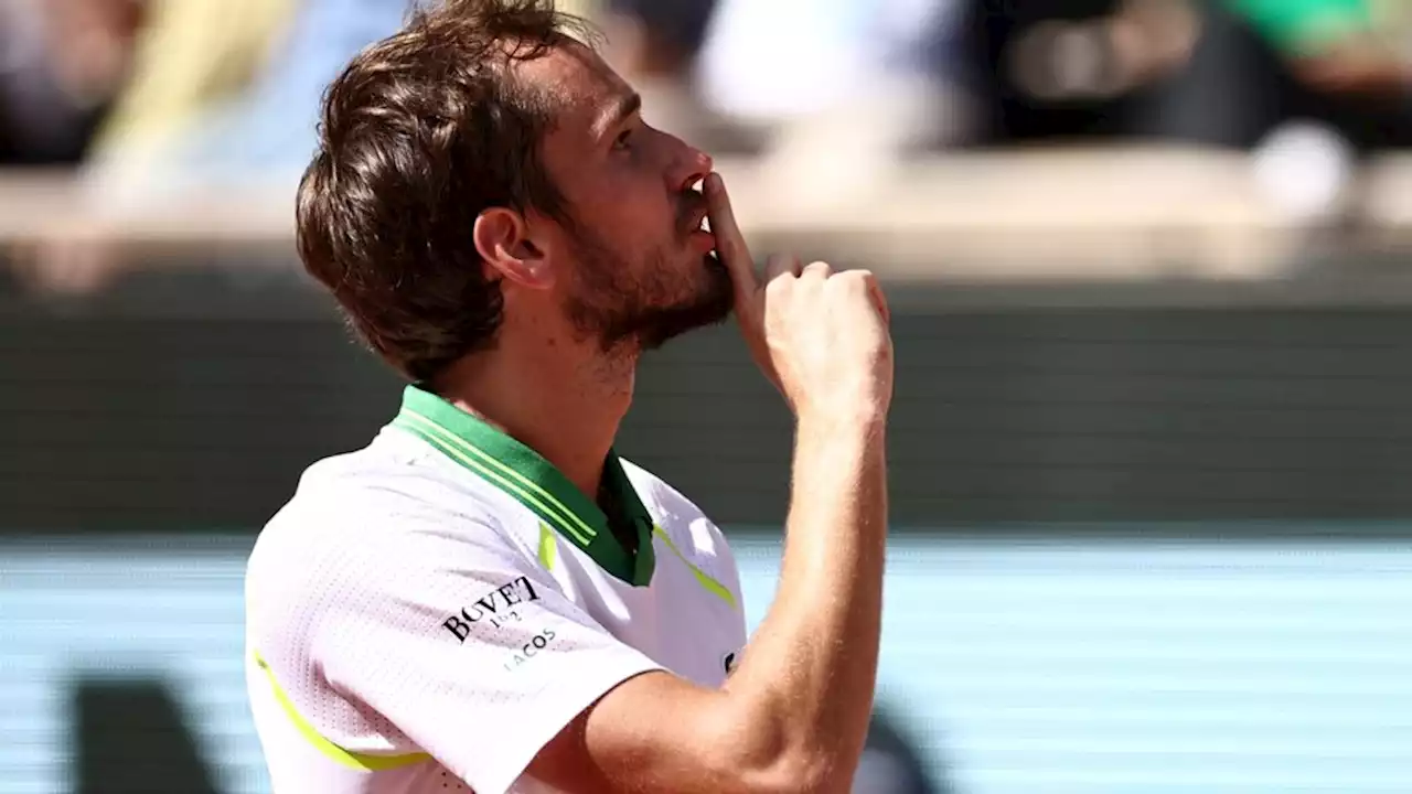 Batacazos en Roland Garros: Medvedev eliminado y Mirra Andreeva, de 16 años, adentro | El brasileño Thiago Seyboth Wild sacó al número dos del mundo