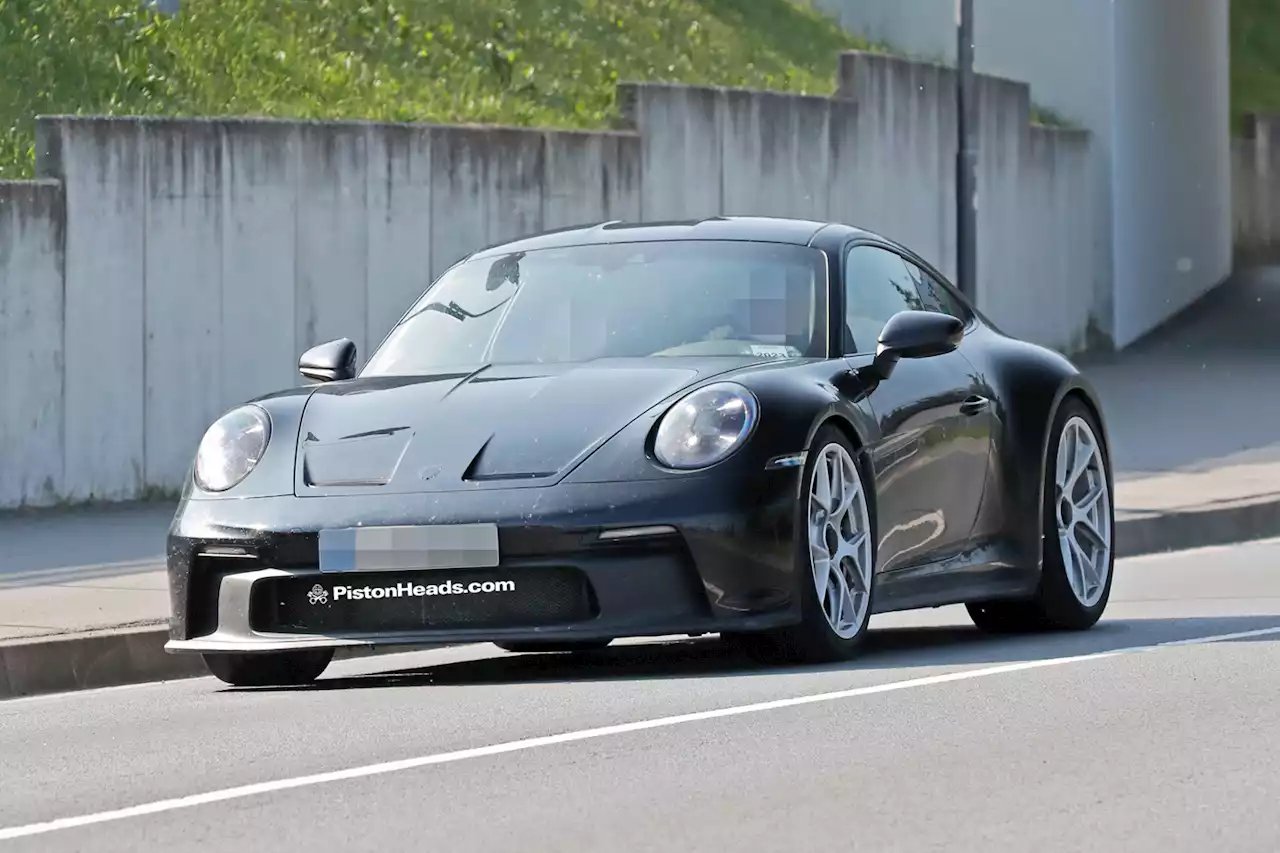 Incoming Porsche 911 'S/T' spied undisguised