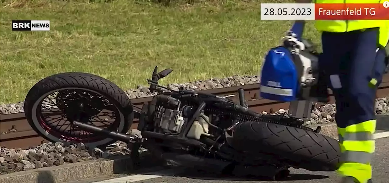 Frauenfeld TG: Motorradfahrer (30) nach Kollision mit Auto schwer verletzt (Video)