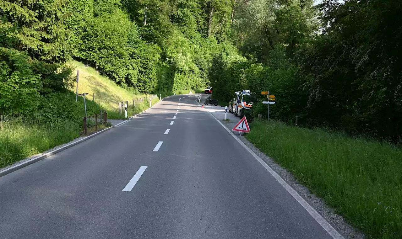 Zuzwil SG: 27-jähriger Motorradfahrer nach Kollision mit Auto verletzt