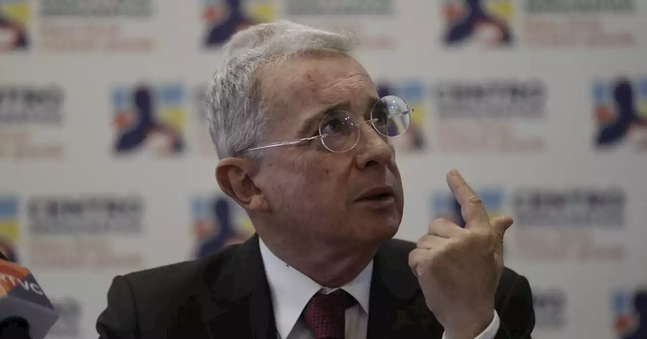 ¿De qué delitos? Human Rights Institute concluyó que el expresidente Álvaro Uribe es inocente