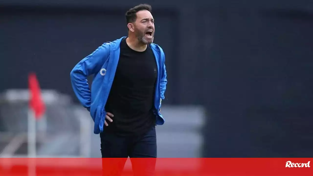 Ricardo Soares com futuro em aberto segue no Estoril