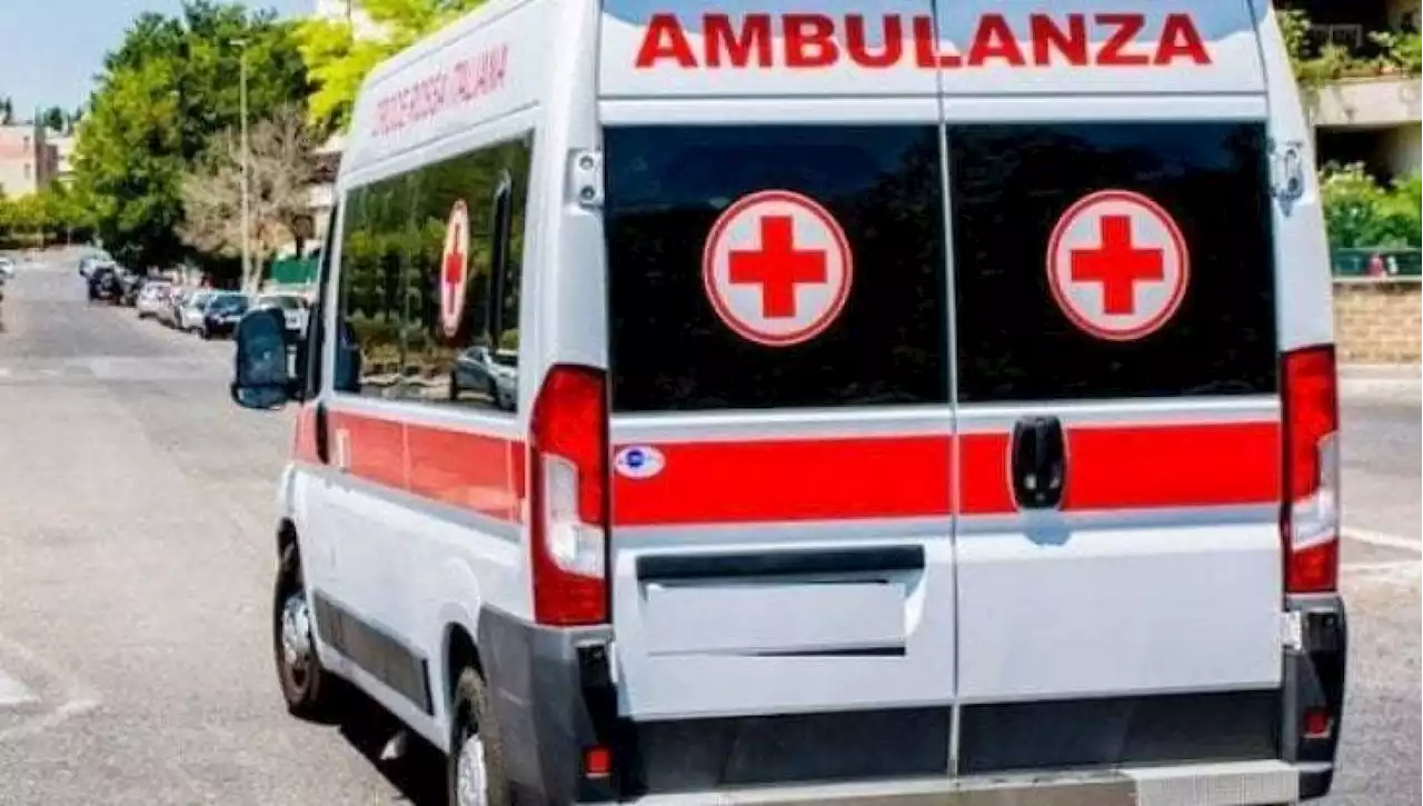 Incidente a un autobus a Pontremoli, tra i feriti l'autista, due ragazzi e un'insegnante