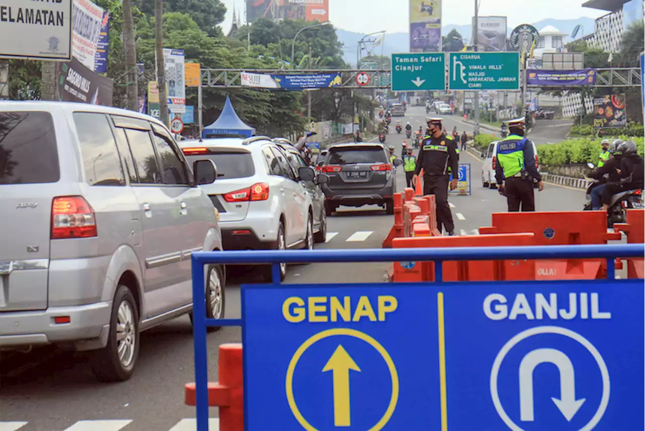 Mulai Rabu Sore, Ganjil-Genap dan |em|One Way|/em| Warnai Long Weekend Jalur Puncak. |Republika Online