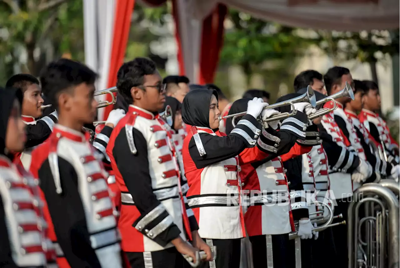 Tak Hanya Agama, Pelajar Madrasah Sukabumi Juarai Lomba Marching Band |Republika Online