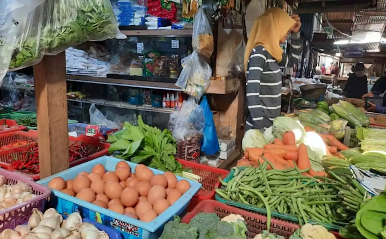 Stok Melimpah, tapi Harga Telur Ayam di Karanganyar Tembus Rp32.000/Kilogram