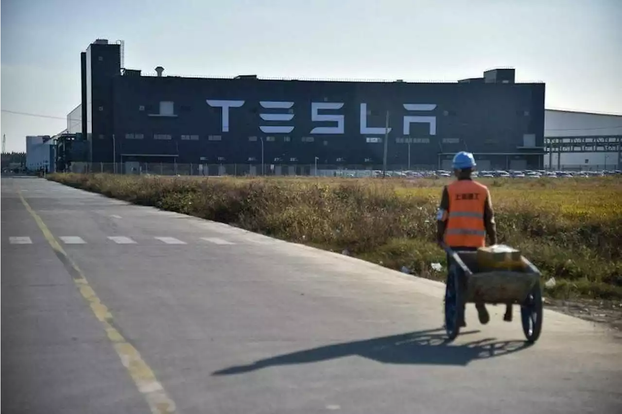 Elon Musk lands in Beijing, meets with China’s foreign minister