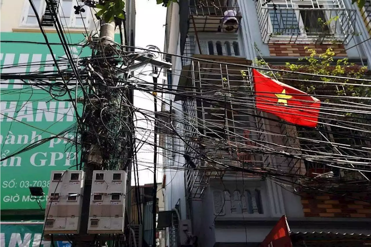 Vietnam capital dims street lights to save energy during heatwave