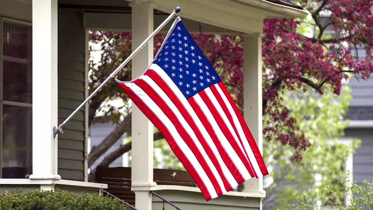 Another Star Falls From American Flag Following Well-Attended Drag Queen Brunch