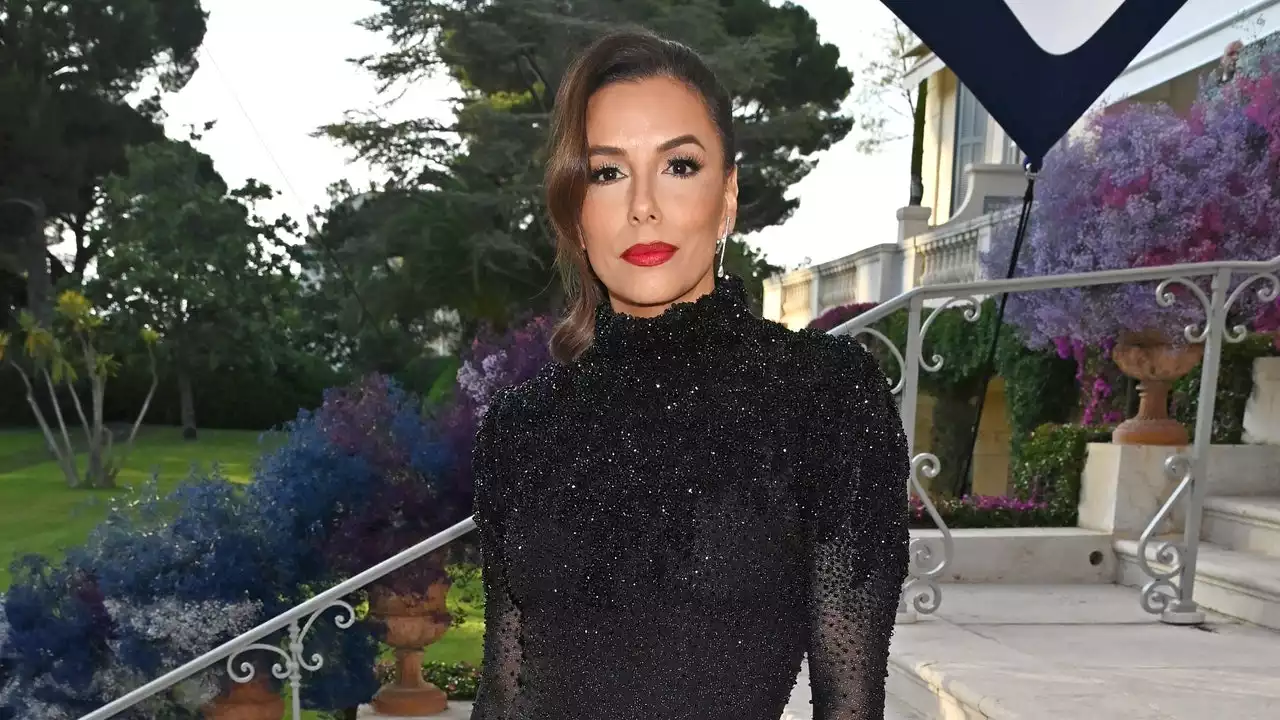 Eva Longoria arrasa en Cannes 2023 con labios rojos y el vestido transparente más elegante