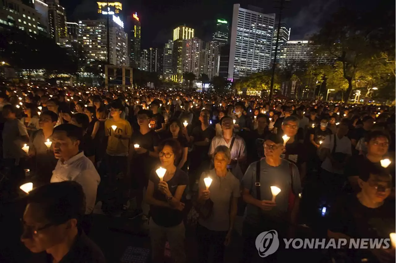 홍콩 공공도서관 이어 서점·학교서도 사라지는 톈안먼 책들 | 연합뉴스