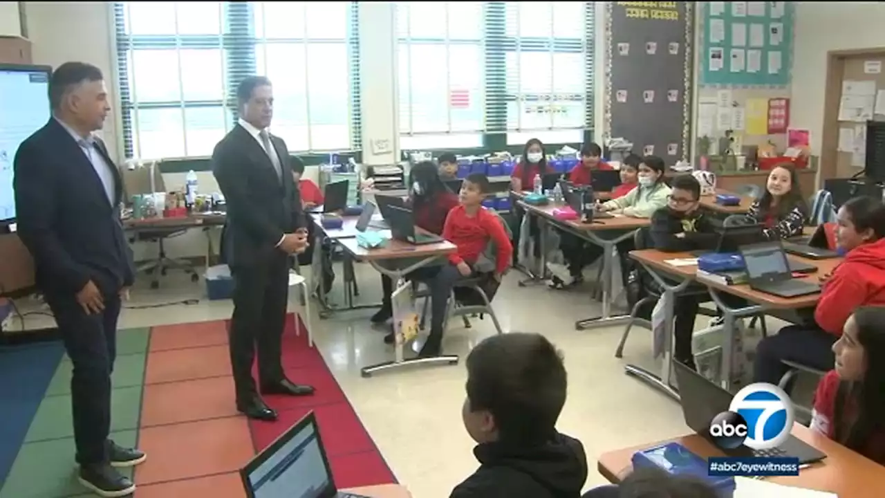 LAUSD superintendent, San Fernando Valley congressman discuss tech funding for schools