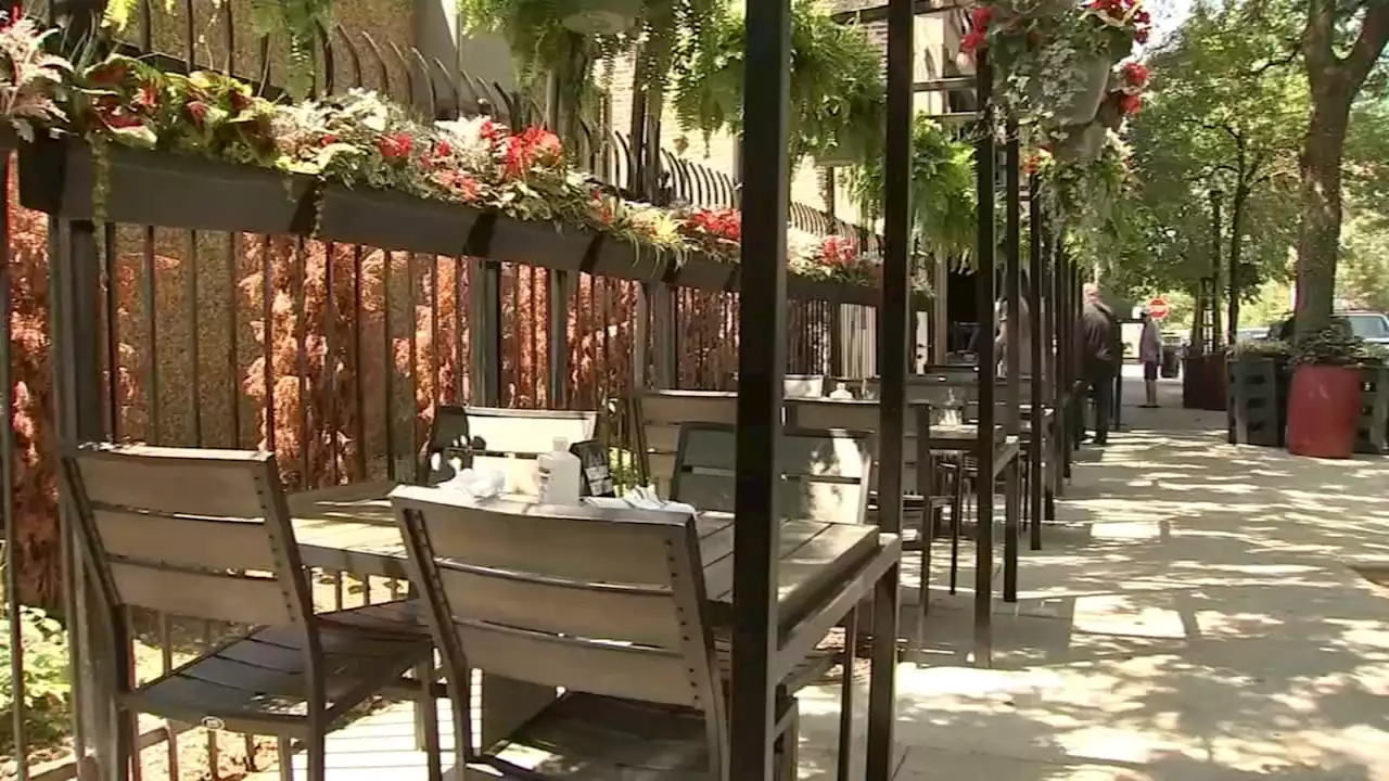 Mayor Brandon Johnson's outdoor dining compromise ordinance clears hurdle before full council vote