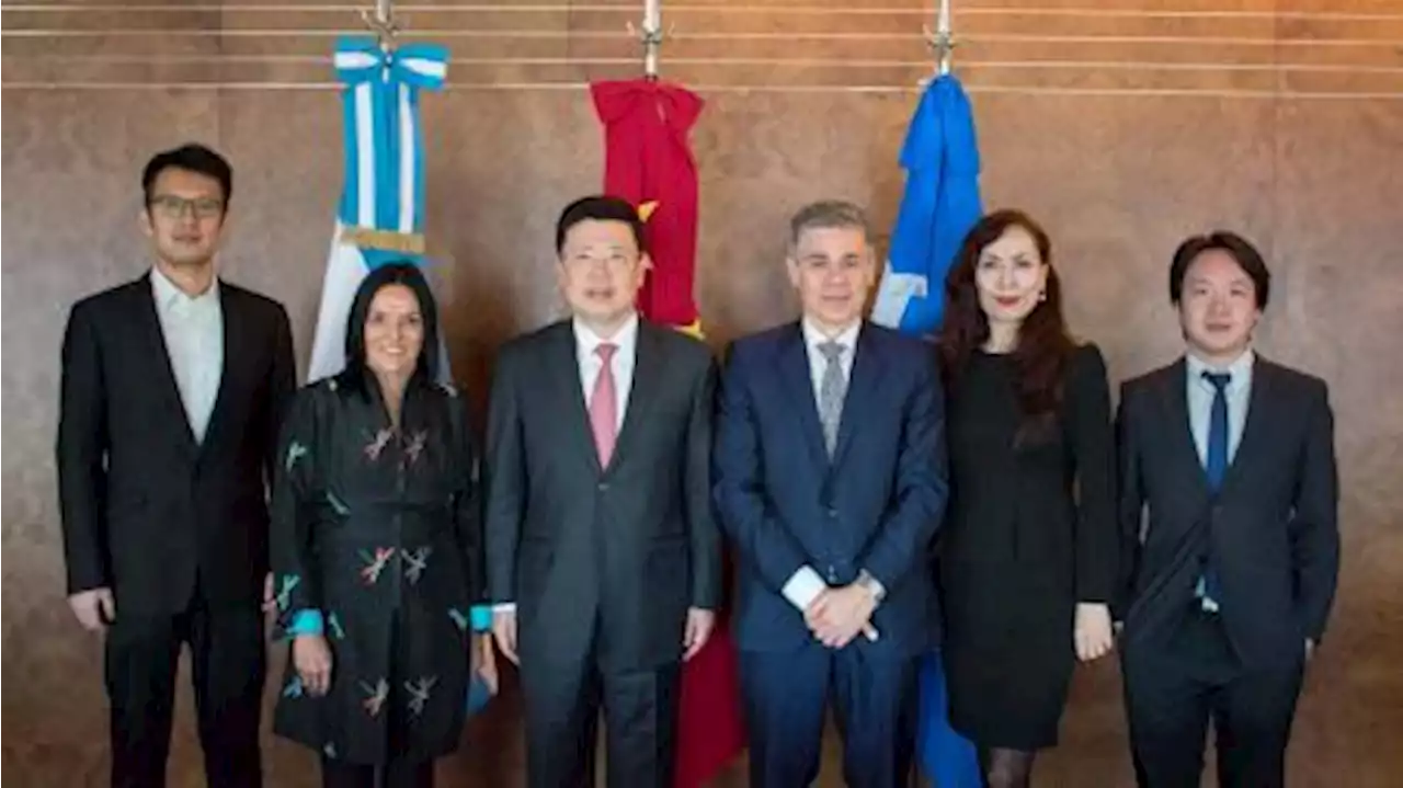 El presidente de YPF se reunió con los directivos de una empresa China para evaluar obras