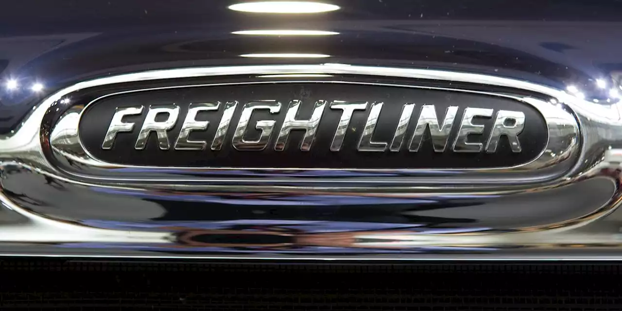 US opens probe into Freightliner trucks automatically braking without obstacle in road