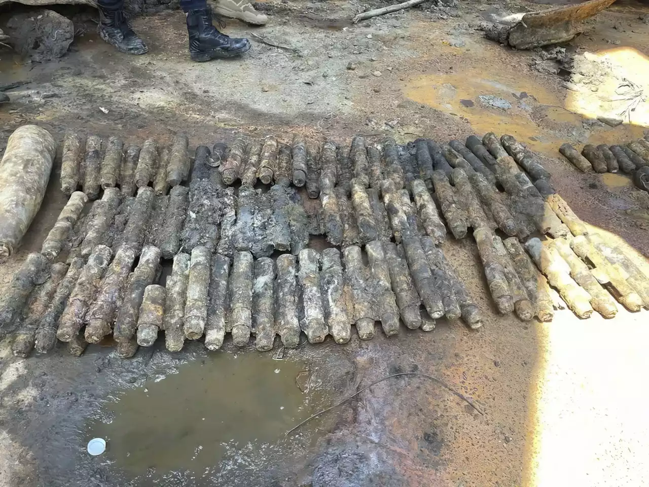 Malaysia finds 100 artillery shells on Chinese barge, says it likely plundered WWII shipwrecks