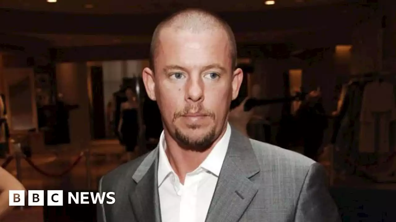 Alexander McQueen: Fashion designer to be honoured with blue plaque