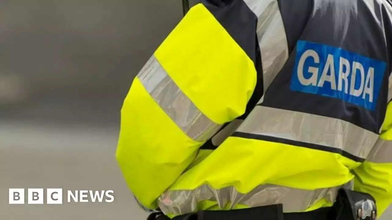 Cavan: Teenager dies after tractor hits a ditch