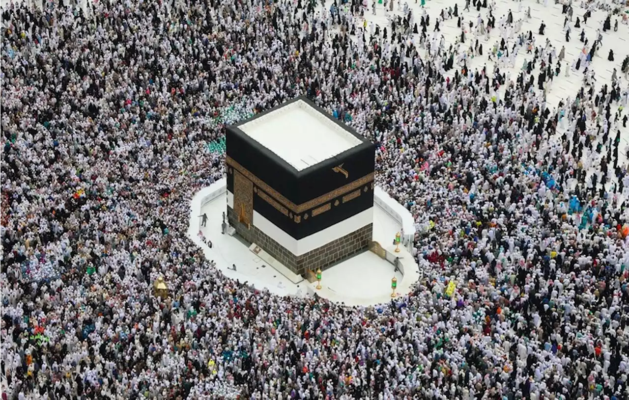 Larangan Saat Tawaf, Makan dan Minum, Hingga Dzikir Keras-Keras