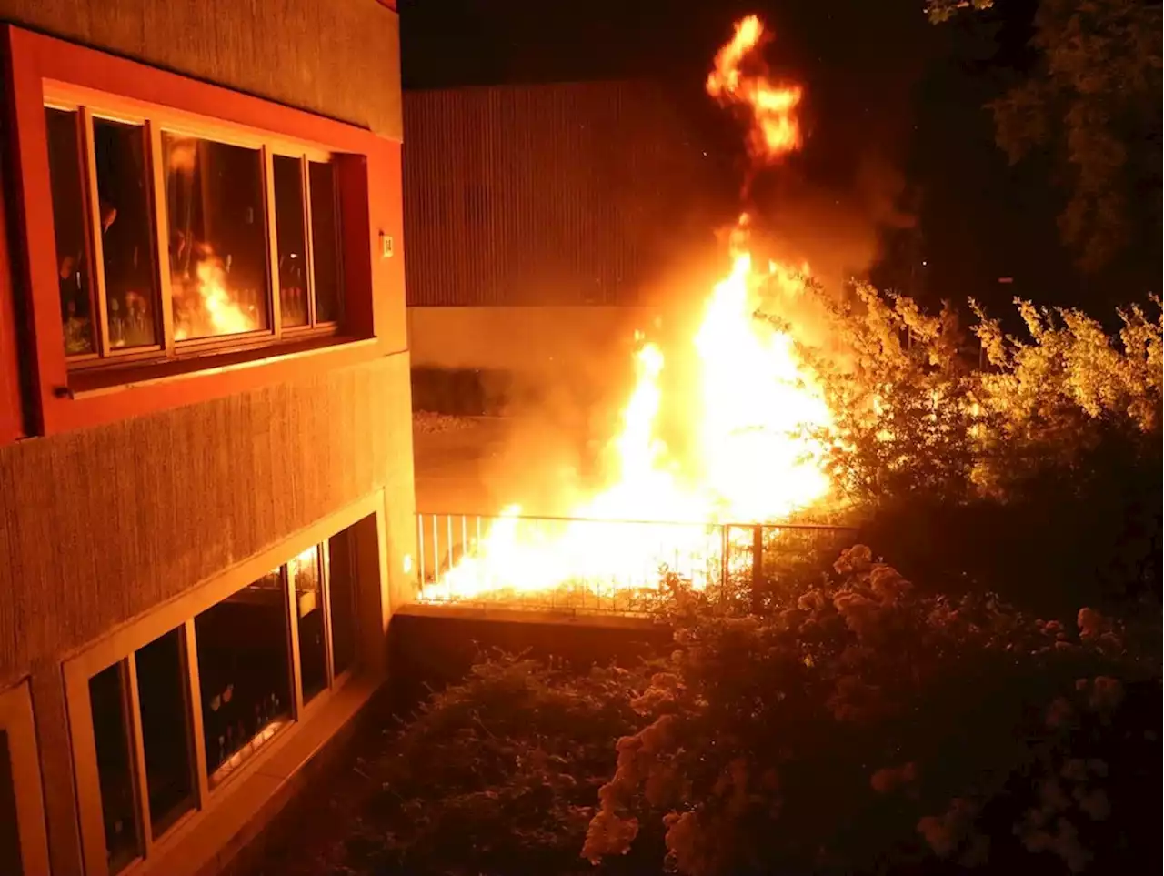 Berliner Feuerwehr zu Brand an Grundschule alarmiert