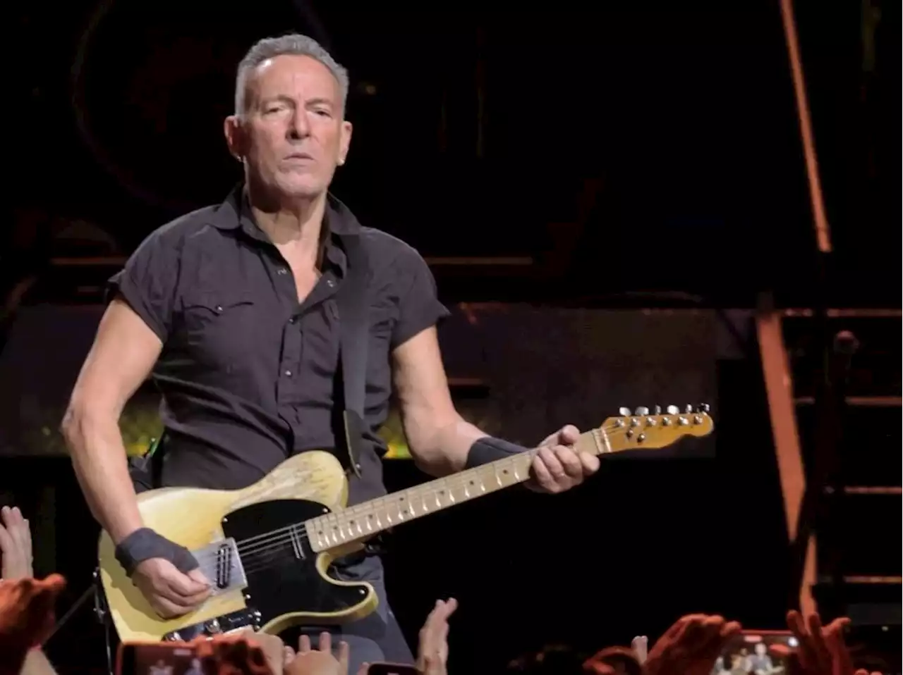 Bruce Springsteen all smiles after onstage wipeout: 'BOSS move'