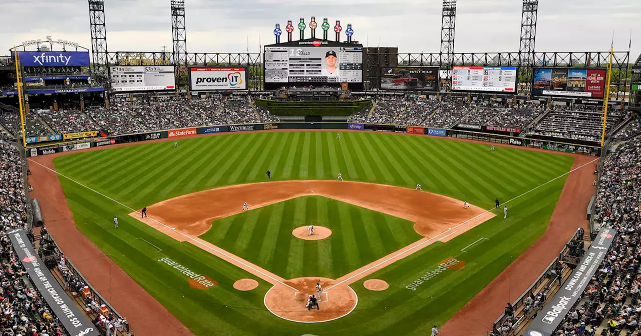 Guaranteed Rate Field hosting first naturalization ceremony