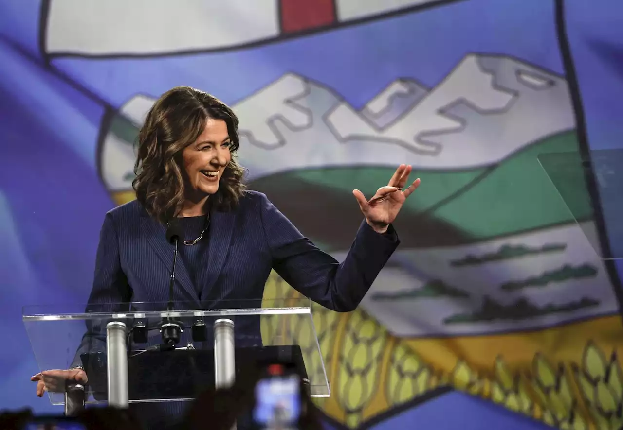 What a Danielle Smith win in Alberta means for federal Liberals and Conservatives