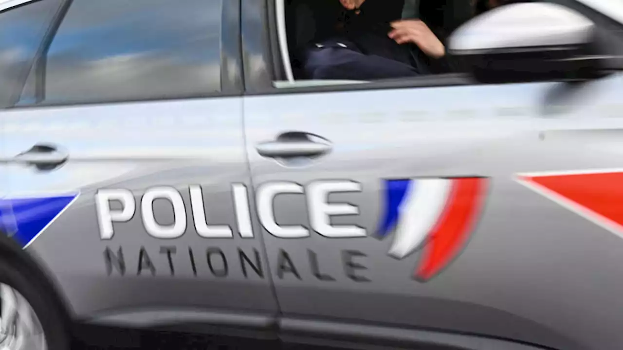 Paris : une voiture criblée de balles dans le 19e arrondissement