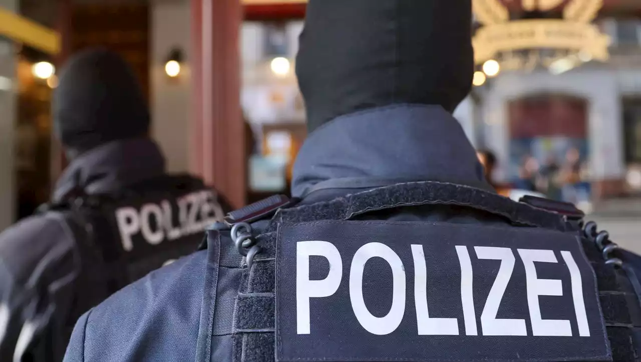 Polizei nimmt bei Razzia Hooligans wegen mutmaßlicher Bildung von krimineller Vereinigung fest