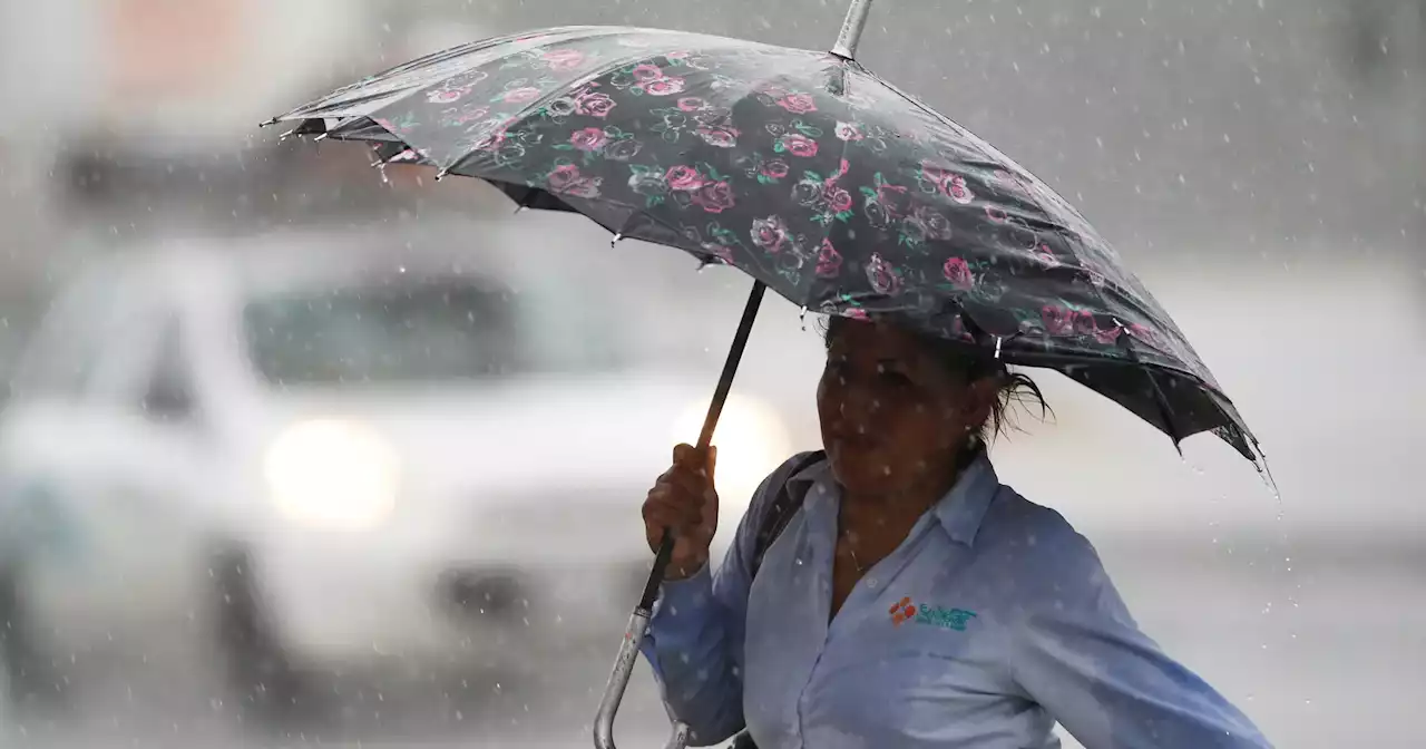 Cinco distritos e arquipélago da Madeira sob aviso amarelo devido à chuva e trovoada