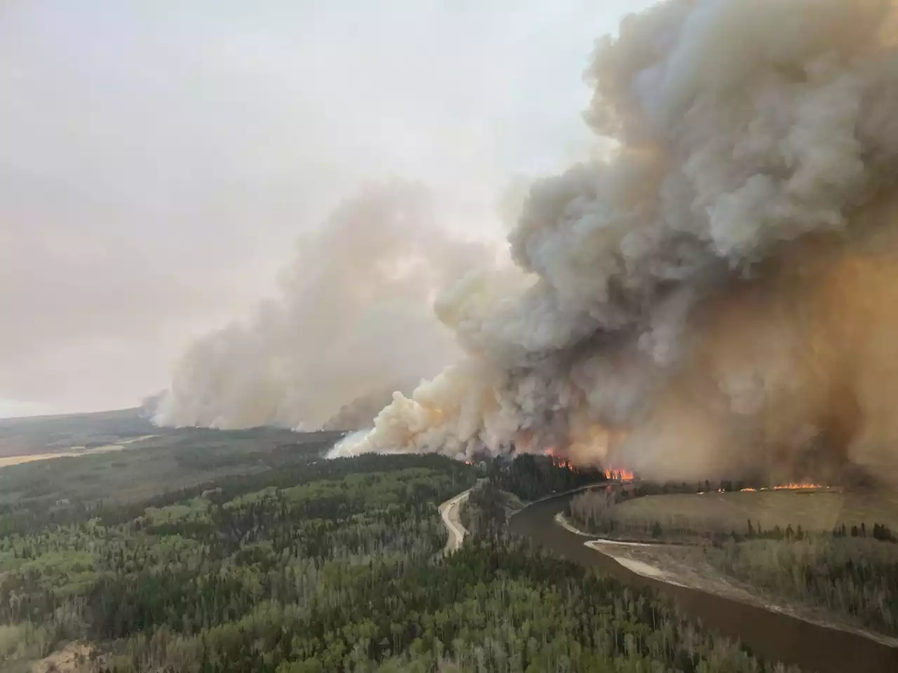 Northern Alberta community evacuated with military airlift as out of control fire rages